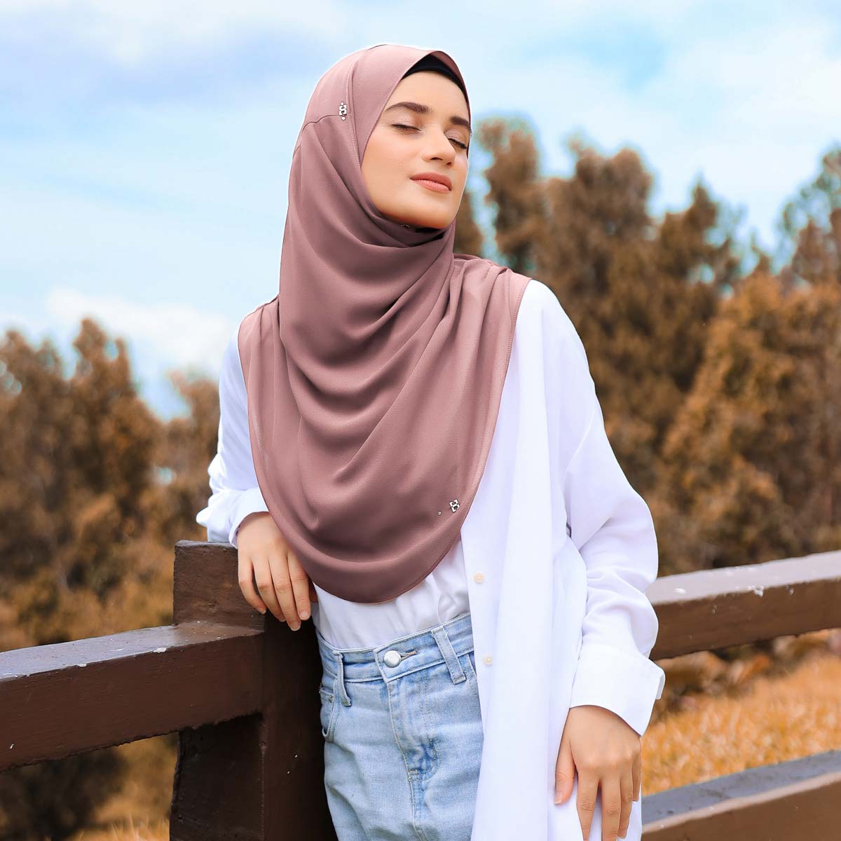 CUTELY-SO in ALMOND SPICE