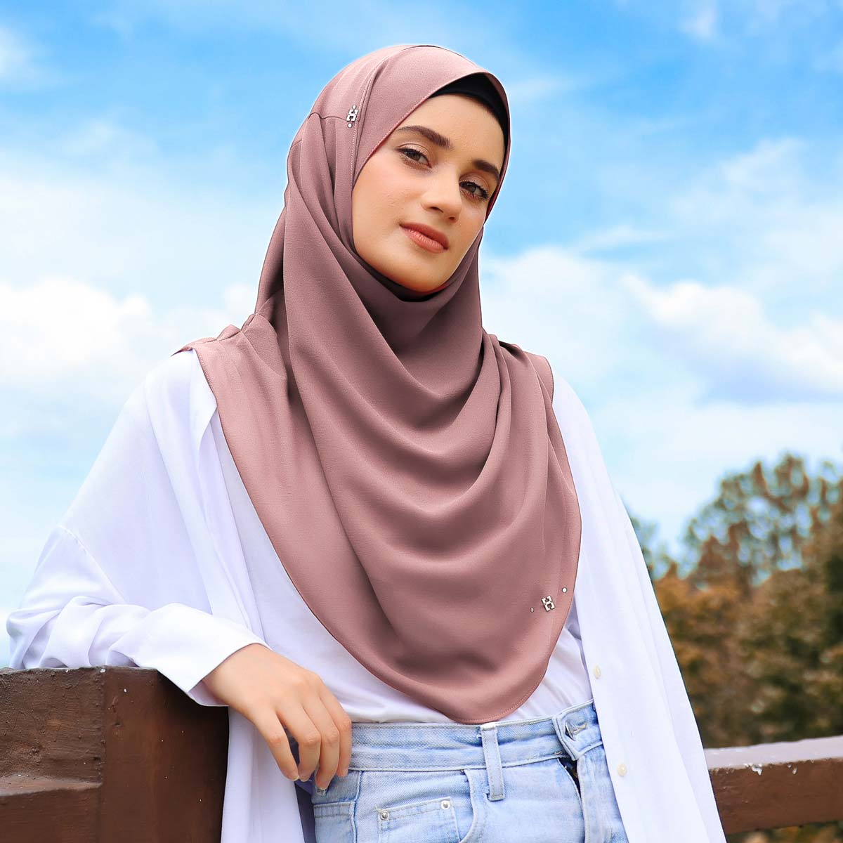 CUTELY-SO in ALMOND SPICE
