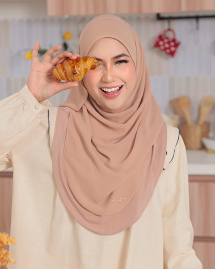 FABELLA-SO in ALMOND FROST