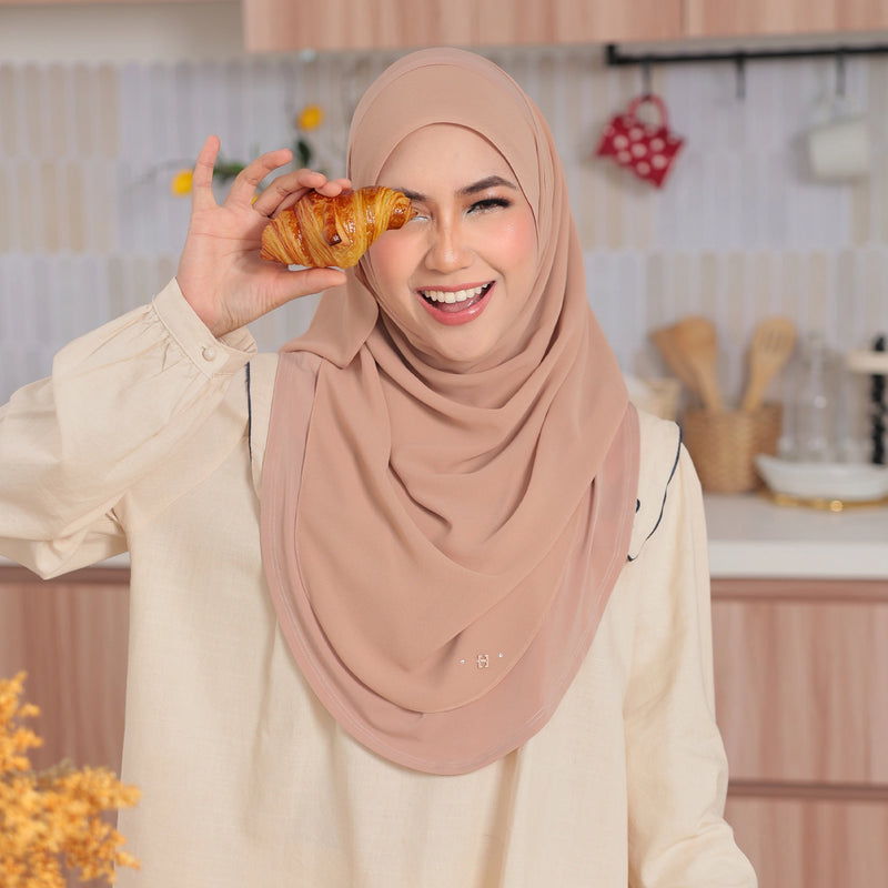 FABELLA-SO in ALMOND FROST