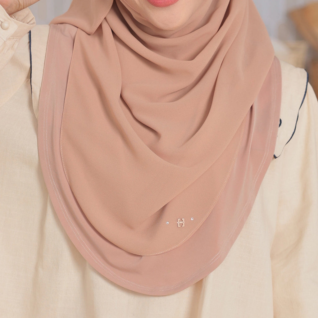 FABELLA-SO in ALMOND FROST