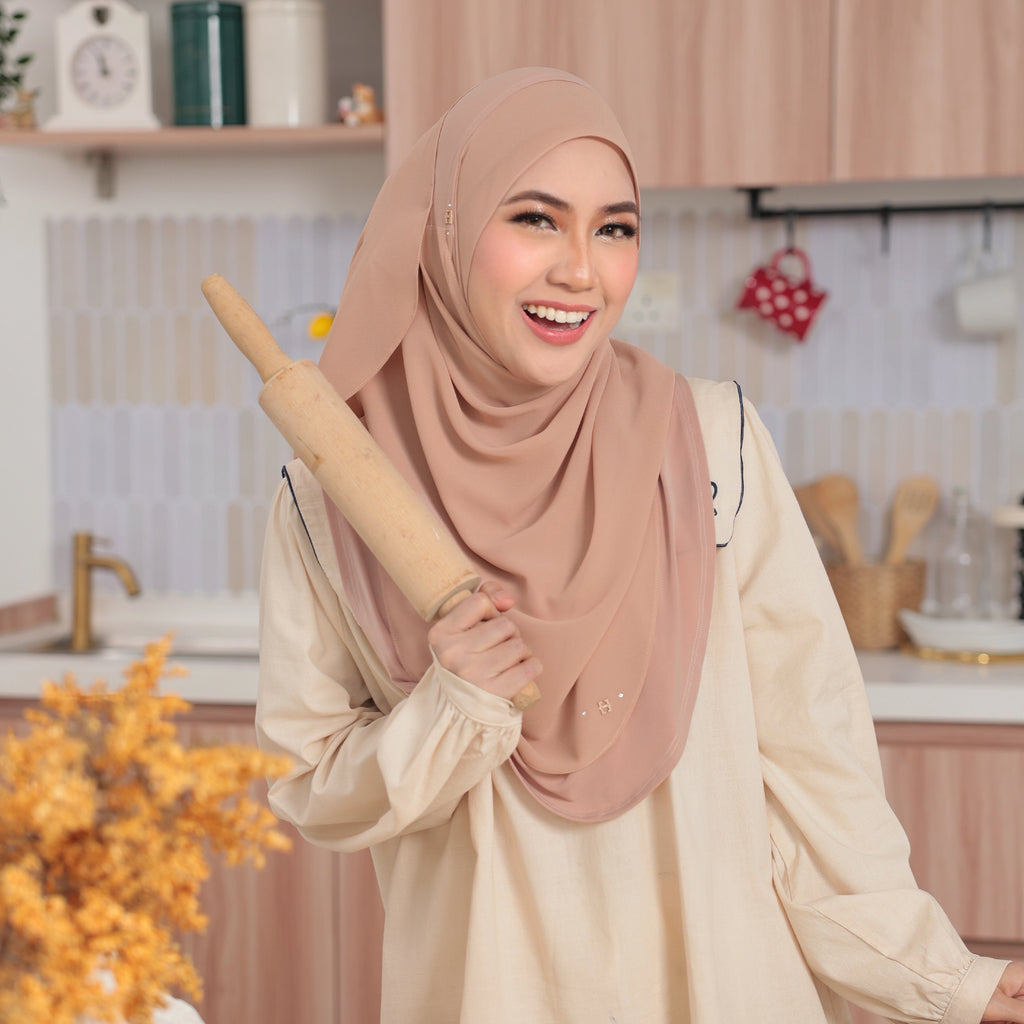 FABELLA-SO in ALMOND FROST