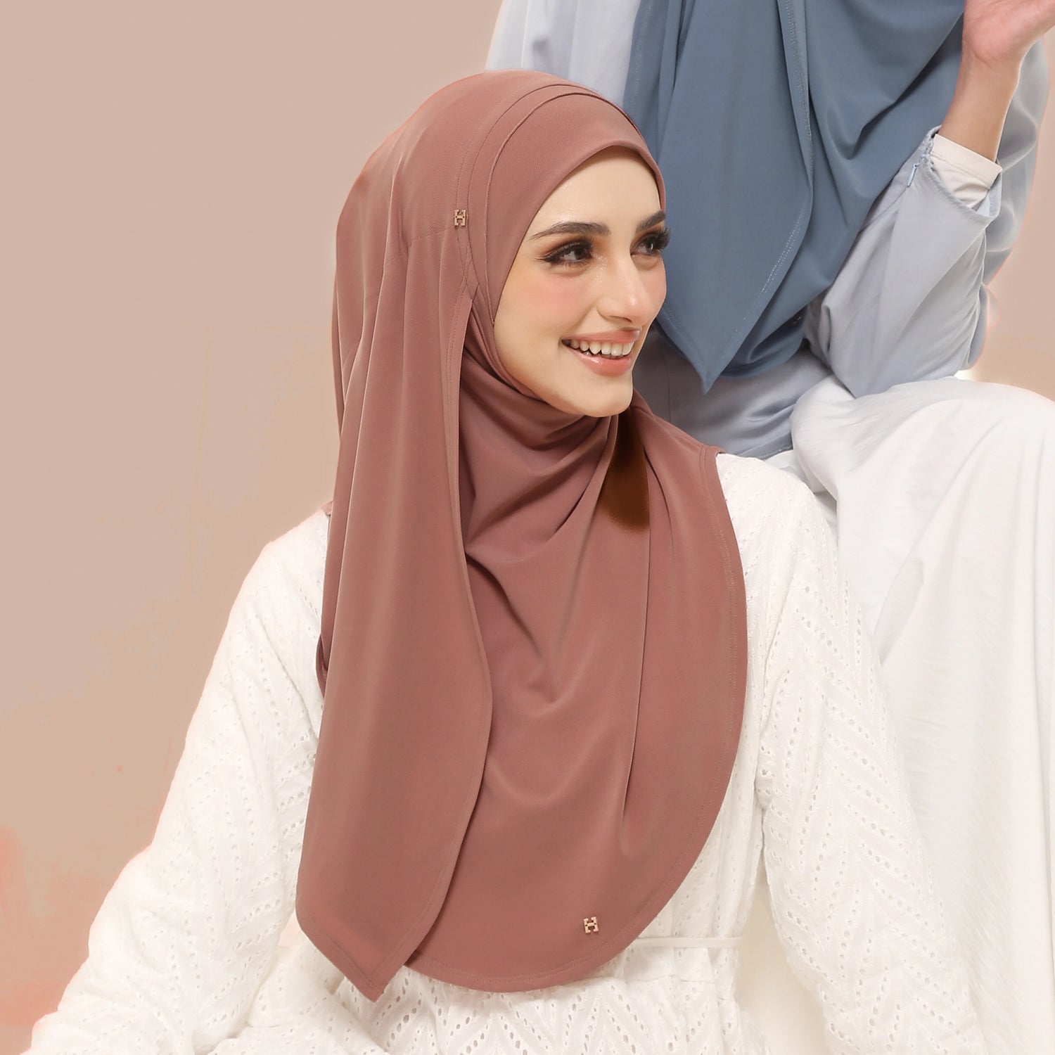 SO-FIORA in ALMOND FROST