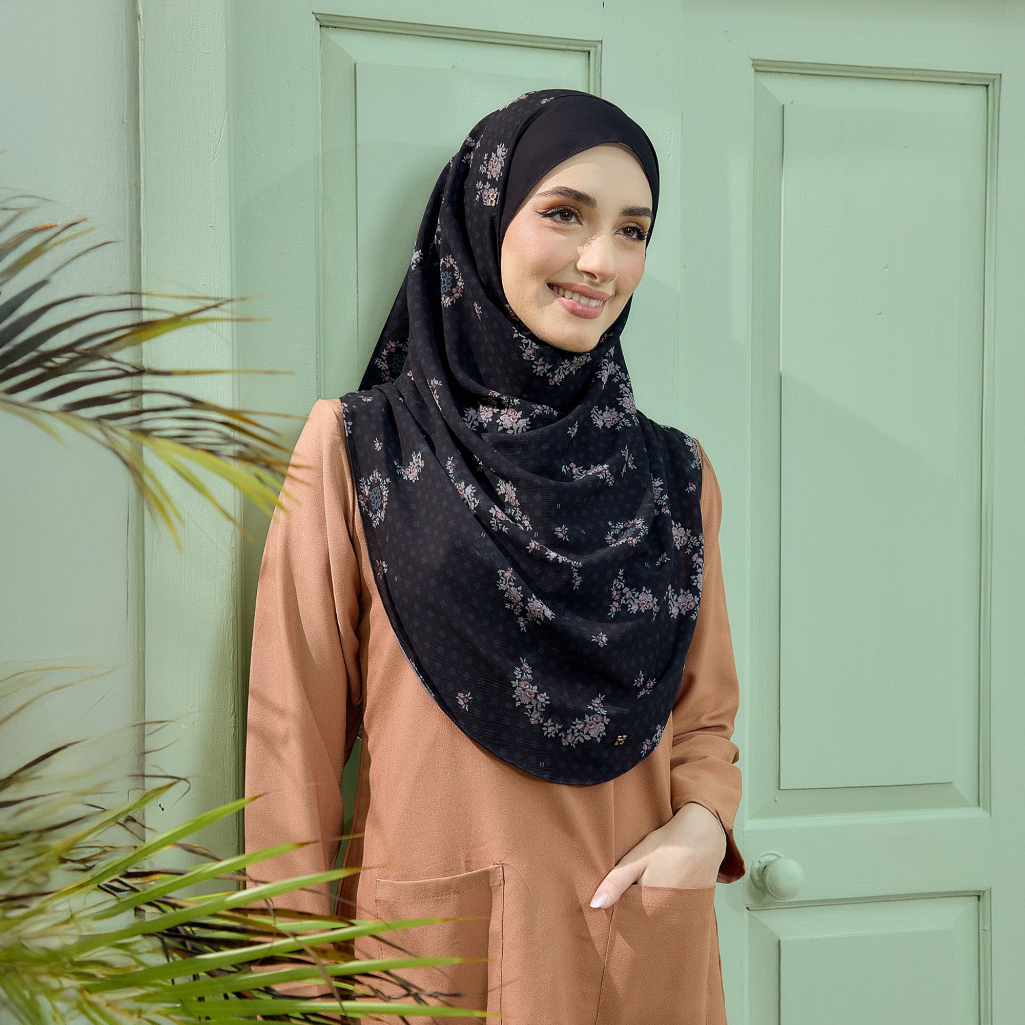 TWEELY-SO RUSTIC CHARM in BLACK