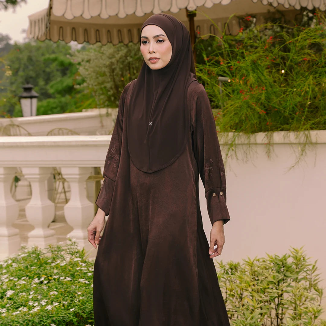 JO-KAREENA in BROWN