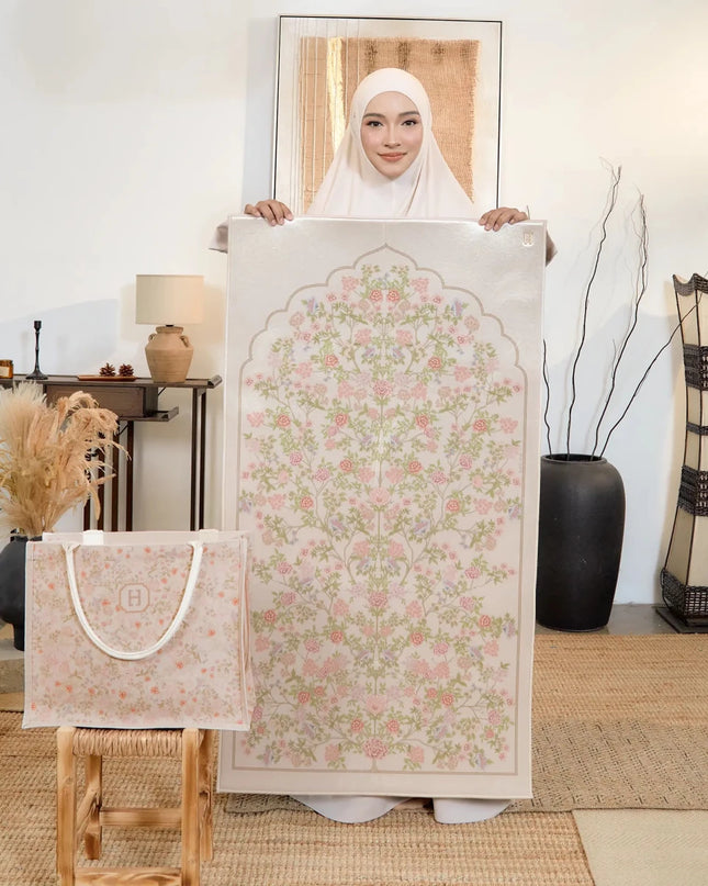 SAJDA HAYAT in CREAM