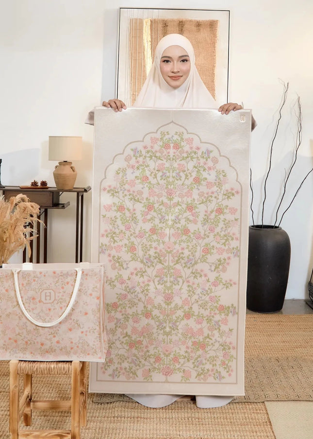 SAJDA HAYAT in CREAM