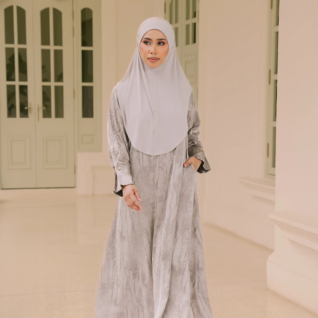 JO-KAREENA in BEIGE