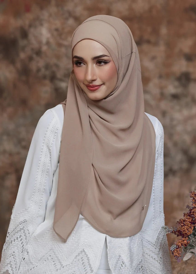 PRETTILY-SO in CHESTNUT