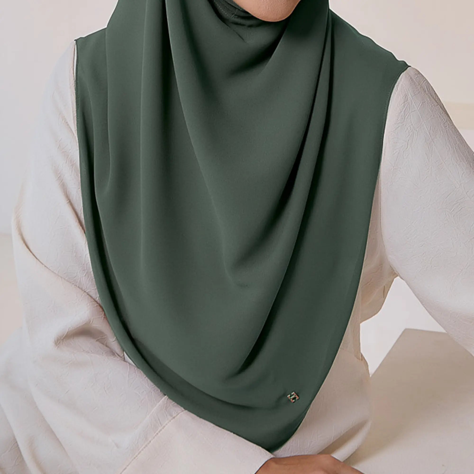 GRACEFULLY-SO PLAIN in DARK MOSS