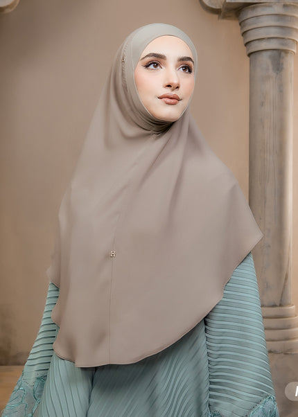 IMANLY-SO in EARTH BEIGE