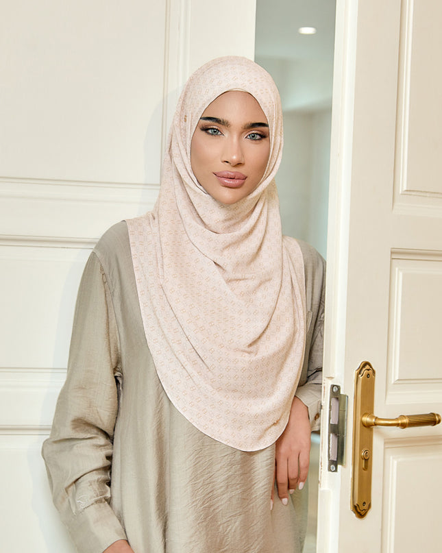 TWEELY-SO BASIC INITIALS in IVORY OAT