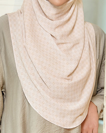 TWEELY-SO BASIC INITIALS in IVORY OAT