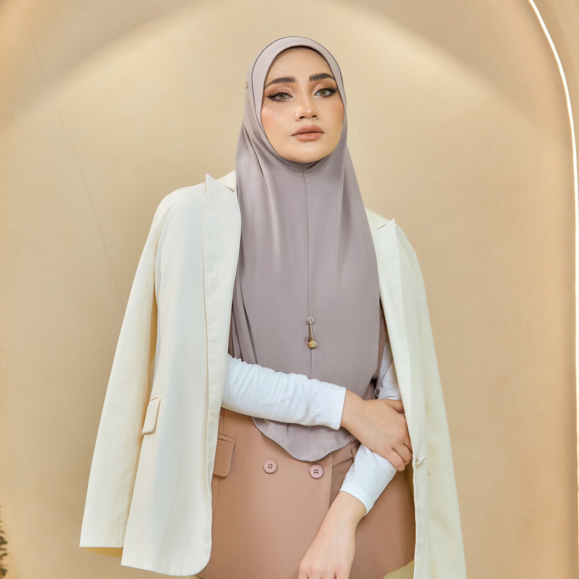 SO-ALEXA in LIGHT TAUPE