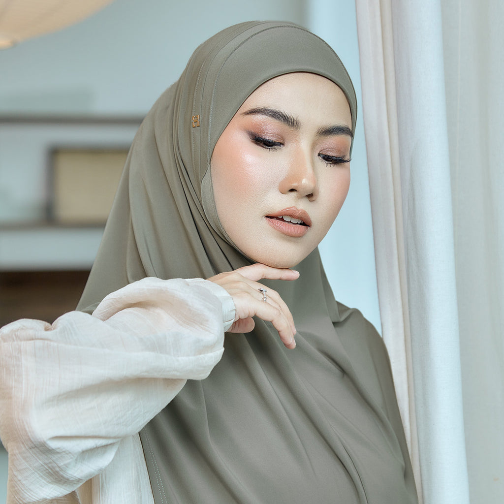 SO-MAHWISH IK in MILKY KIWI