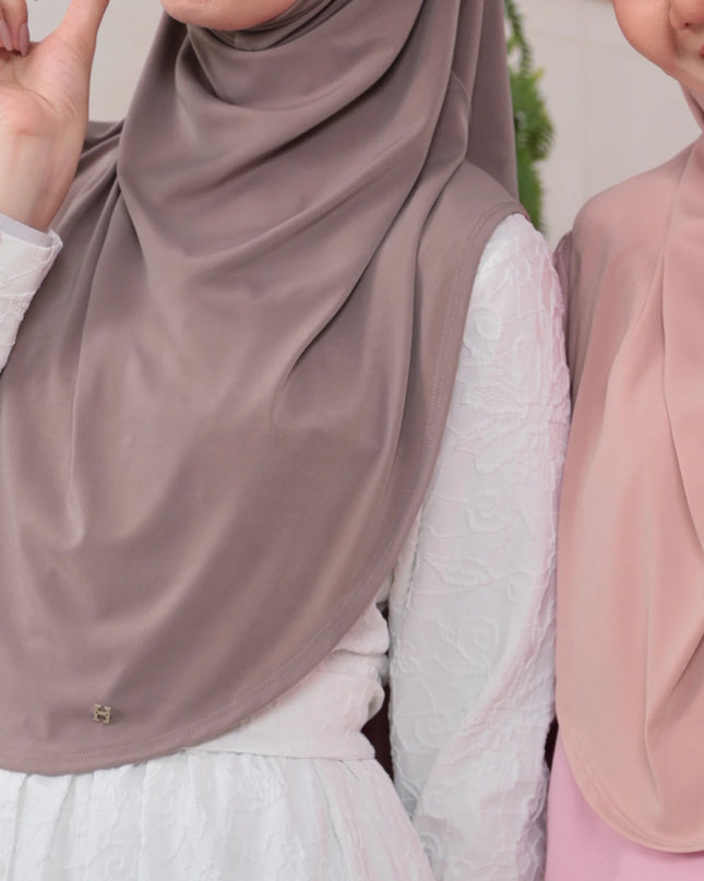 SO-ALEXIS in MAPLE SHADOW