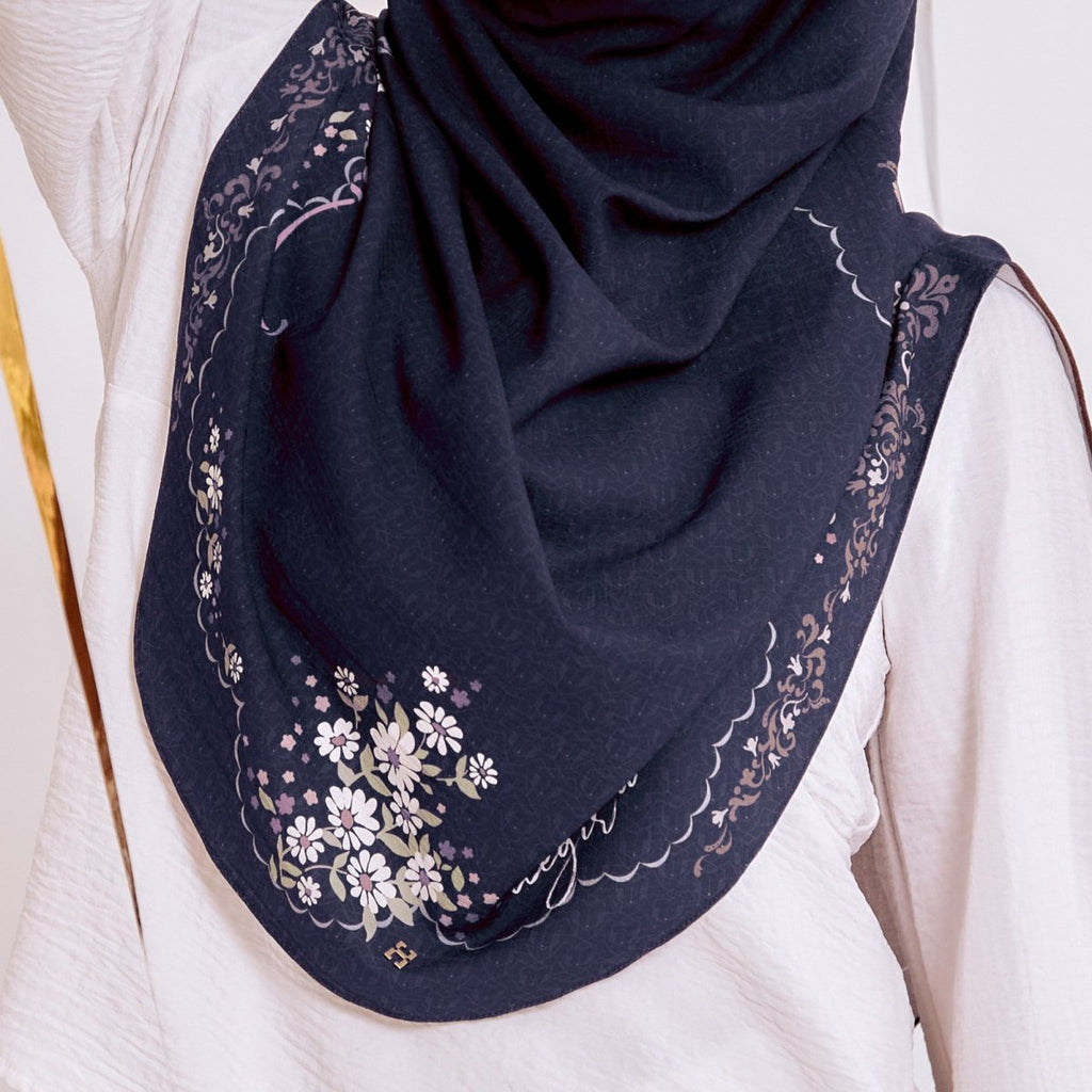 KEENLY-SO RIBBON DAISIES in NAVY