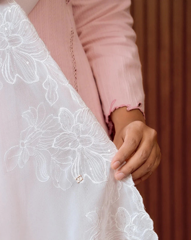 PS-CHLOE in OFF WHITE