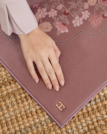 SAJDA HAYAT in ROSEWOOD