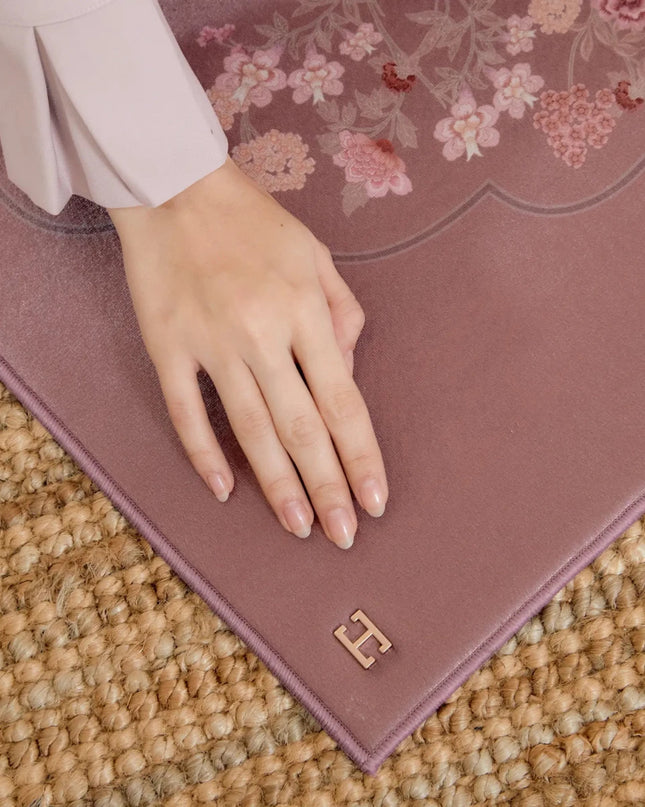 SAJDA HAYAT in ROSEWOOD