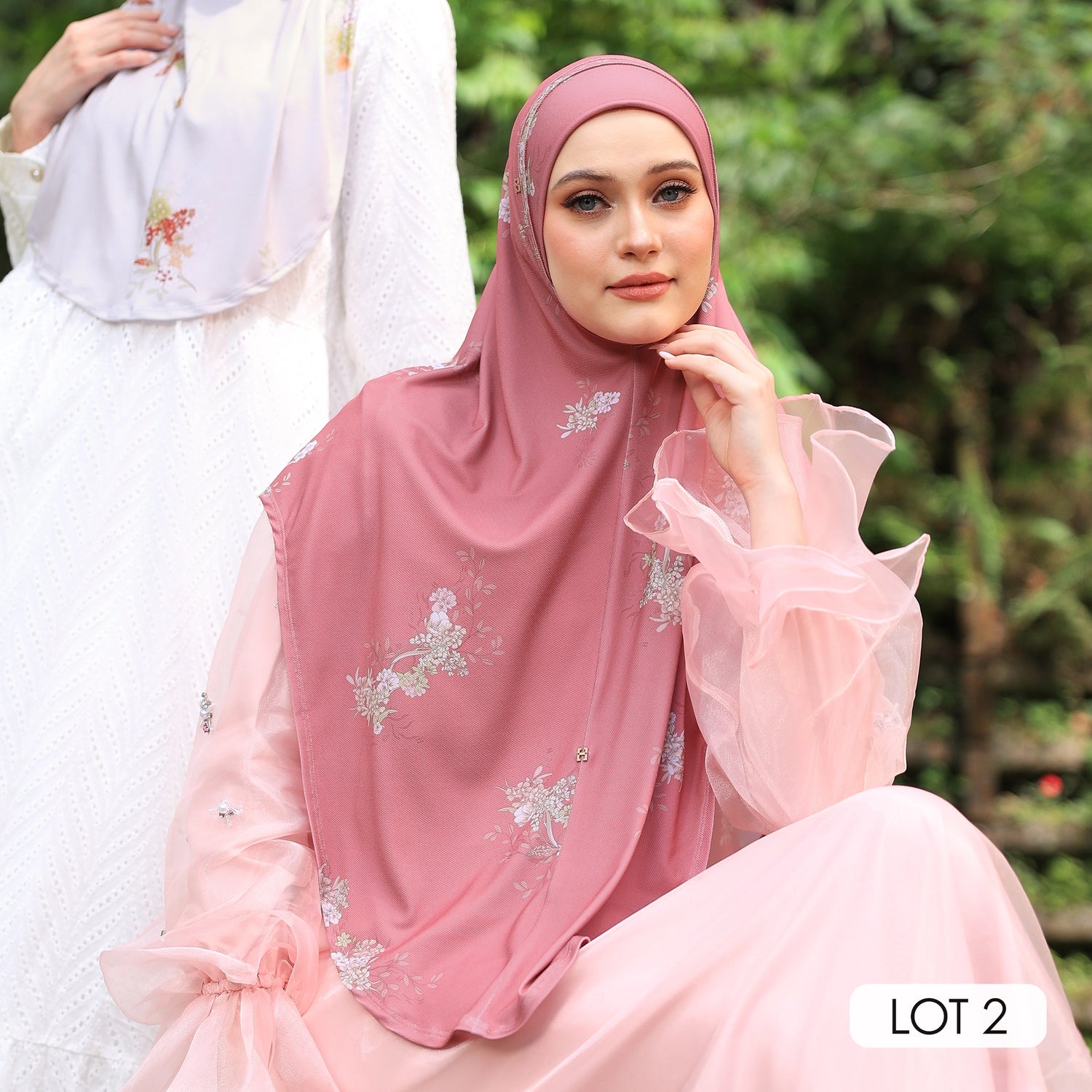 SO-MARJAN TWILL NC GARLAND in RUBY