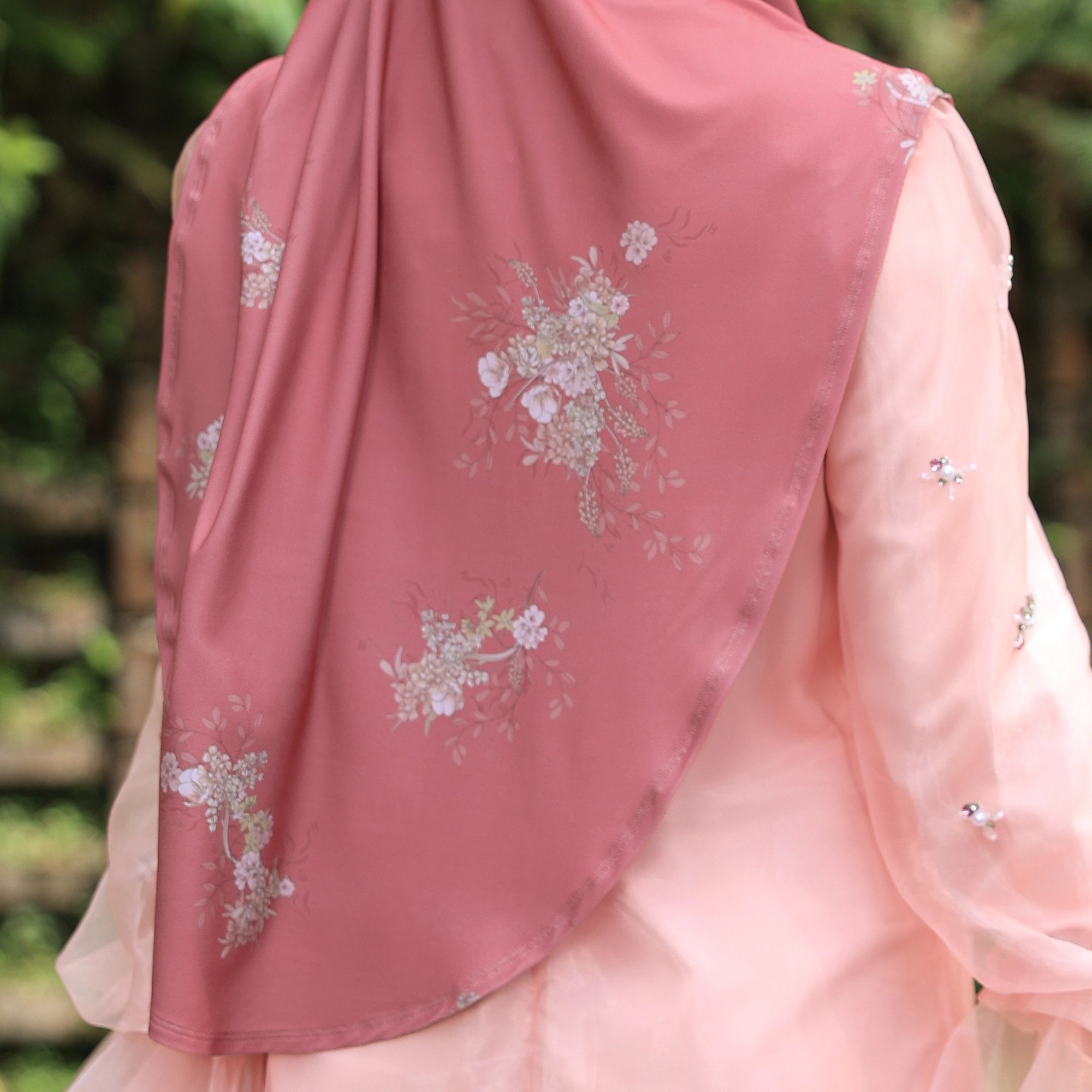 SO-MARJAN TWILL NC GARLAND in RUBY