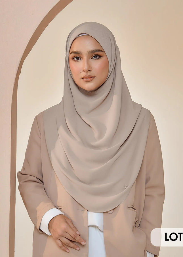 GRACEFULLY-SO PLAIN in SIROCCO