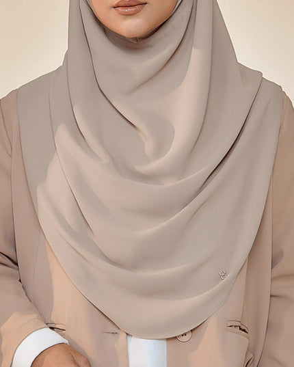 GRACEFULLY-SO PLAIN in SIROCCO