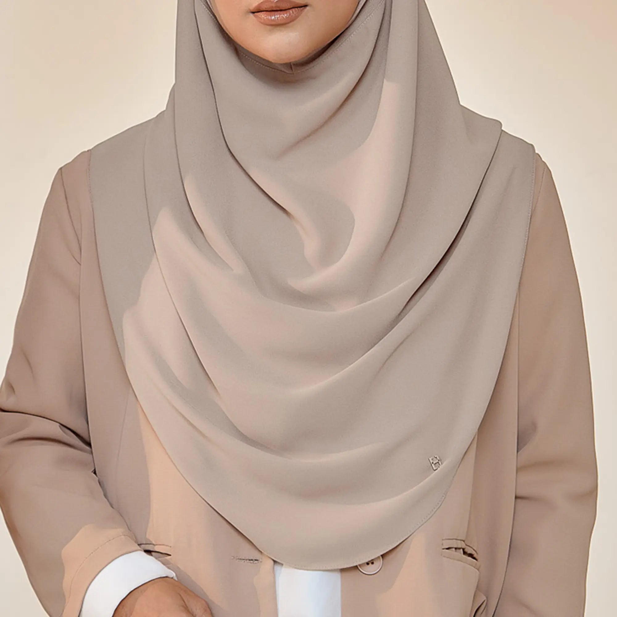 GRACEFULLY-SO PLAIN in SIROCCO