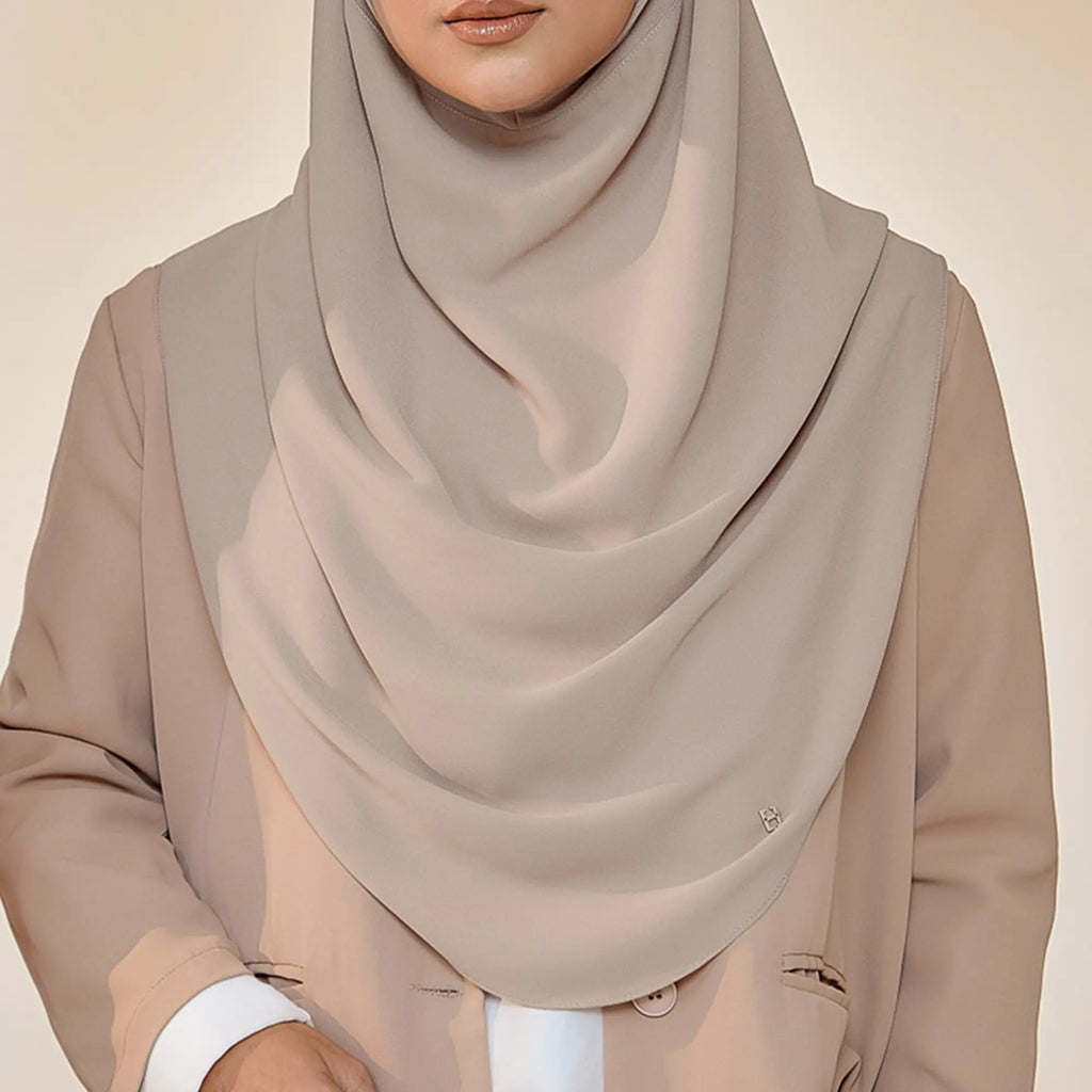 GRACEFULLY-SO PLAIN in SIROCCO