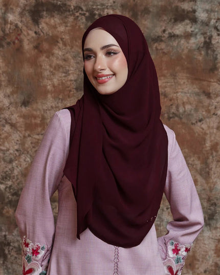 PRETTILY-SO in SCARLET