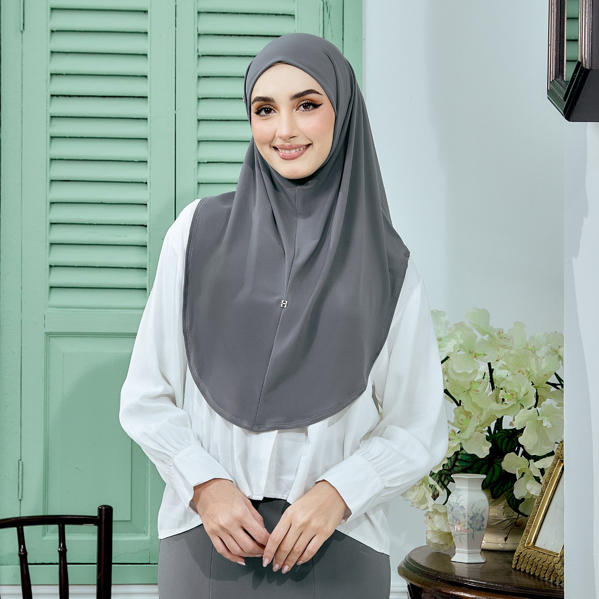 SO-ESSENA BASIC in SEDONA GRAY