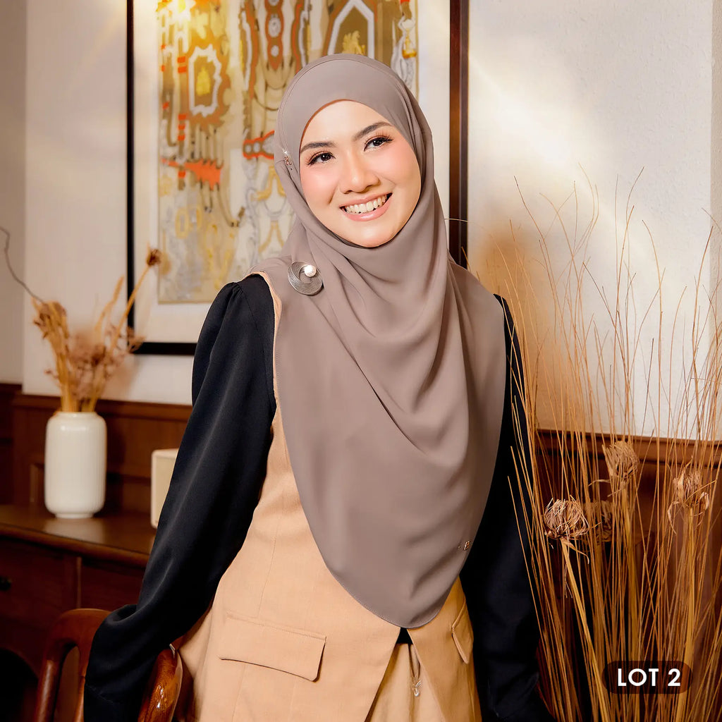 SOFTLY-SO in TRENCH COAT