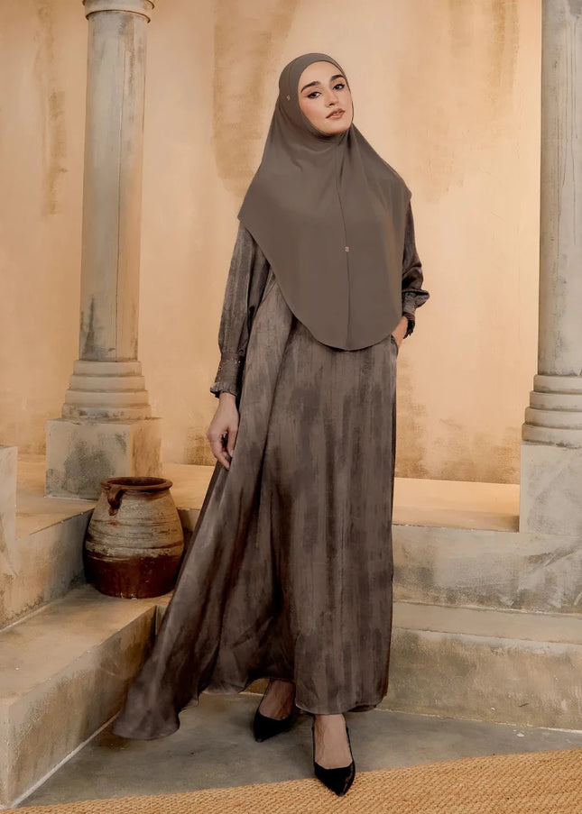 JO-MAWJEENA in UMBER