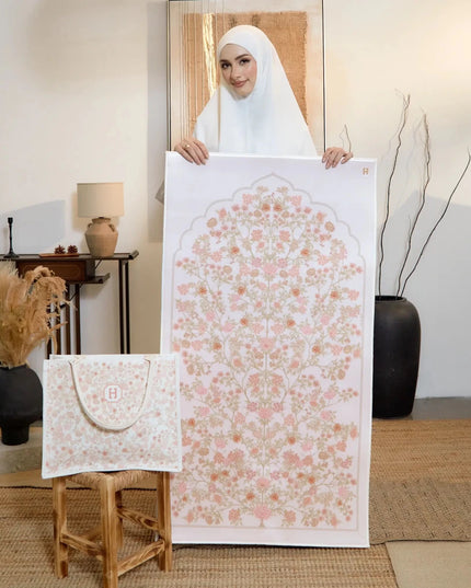 SAJDA HAYAT in WHITE