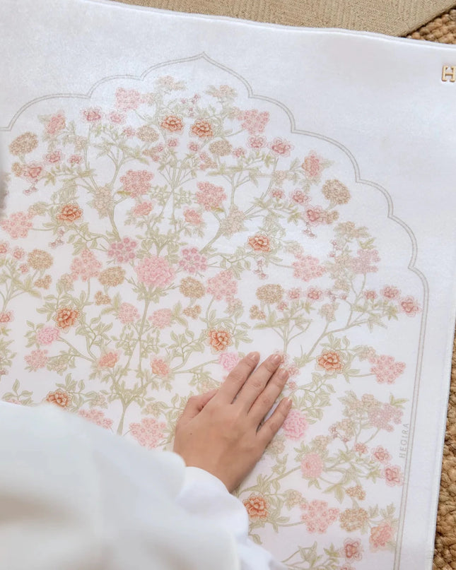 SAJDA HAYAT in WHITE