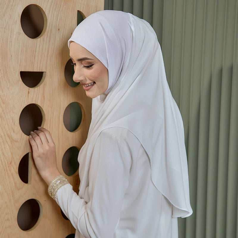 GRACEFULLY-SO PLAIN in WHITE