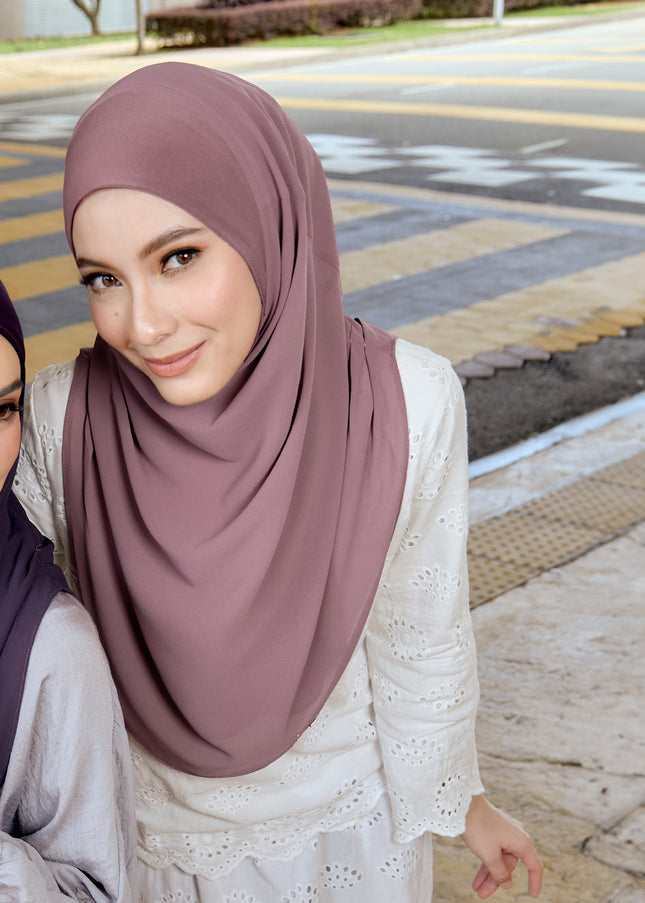 DAINTY-SO in ALMOND SPICE