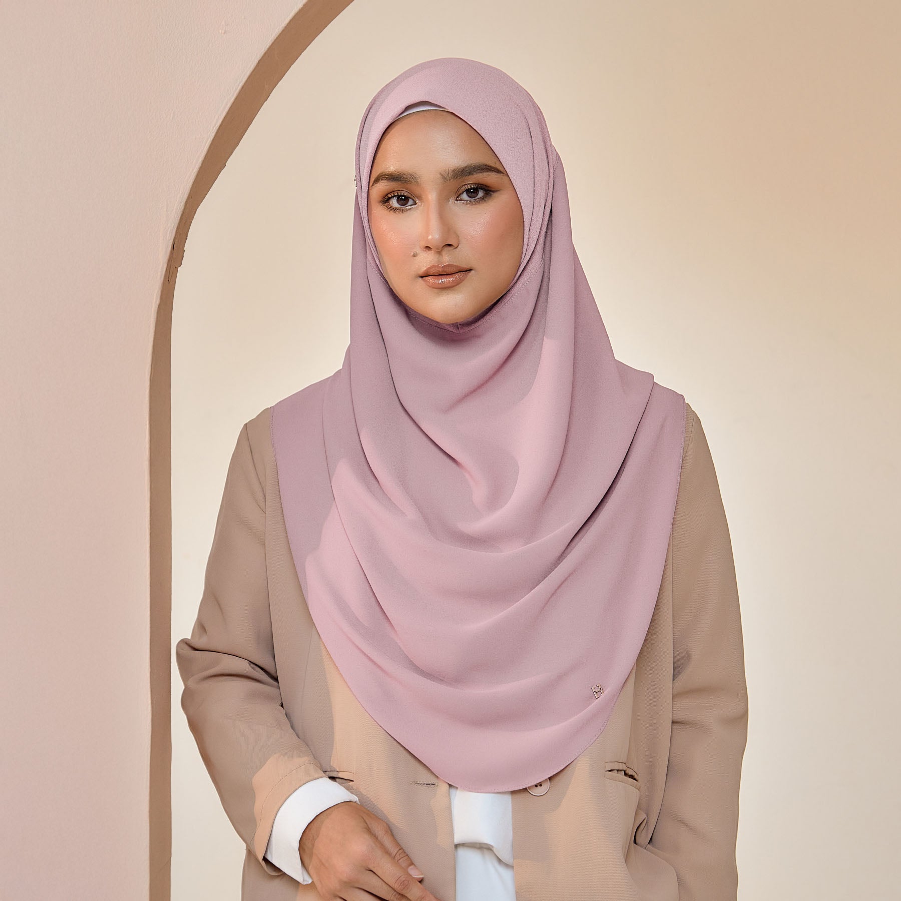 GRACEFULLY-SO PLAIN in POWDER PINK