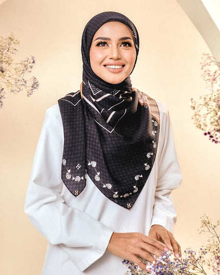 PS-HENRIKA MATTE SATIN in STARBURST