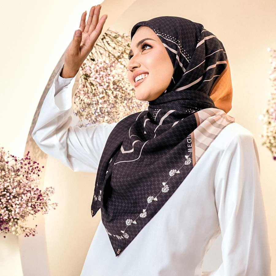 PS-HENRIKA MATTE SATIN in STARBURST