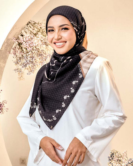 PS-HENRIKA MATTE SATIN in STARBURST