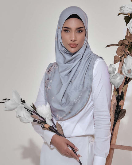 SO-DAISY RUSTIC ROSETTE in ICE GRAY