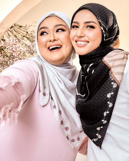 PS-HENRIKA MATTE SATIN in STARBURST