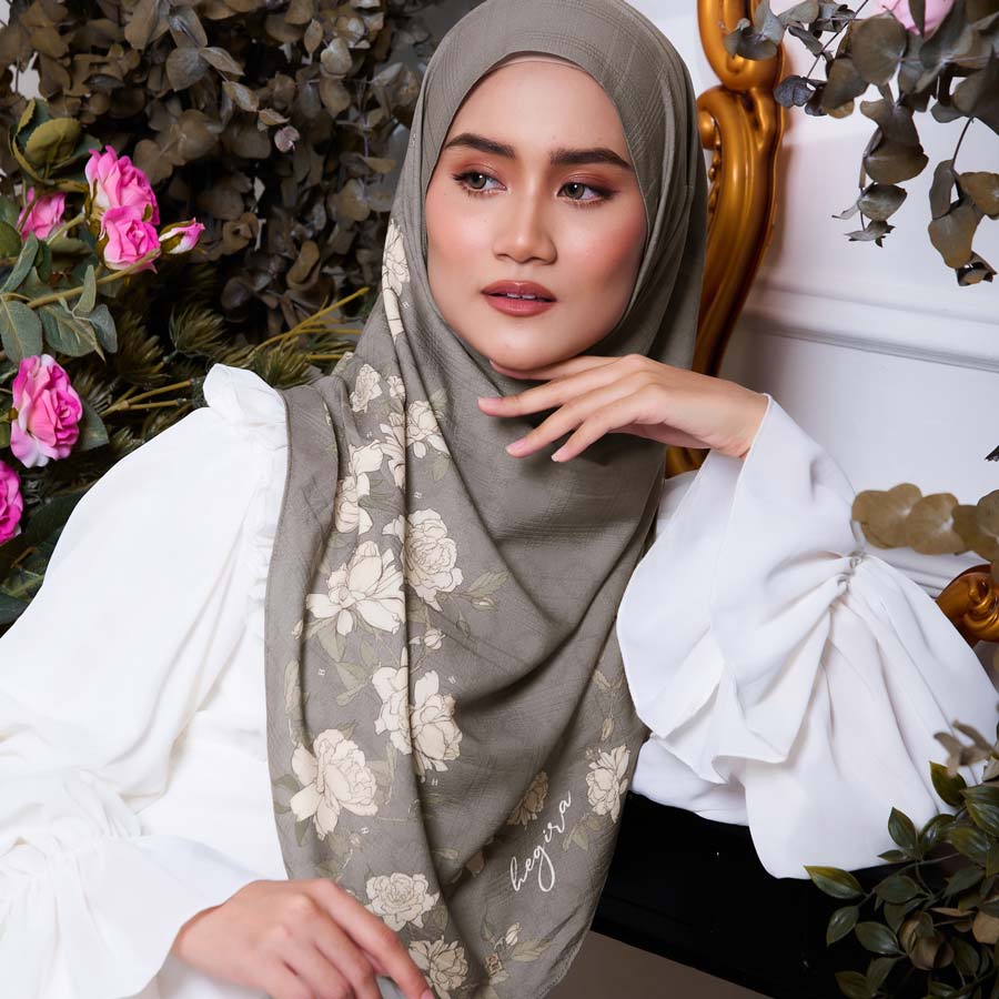 KEENLY-SO ROSES in MUDDY FERN