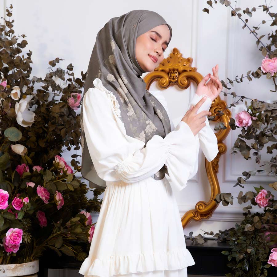 KEENLY-SO ROSES in MUDDY FERN