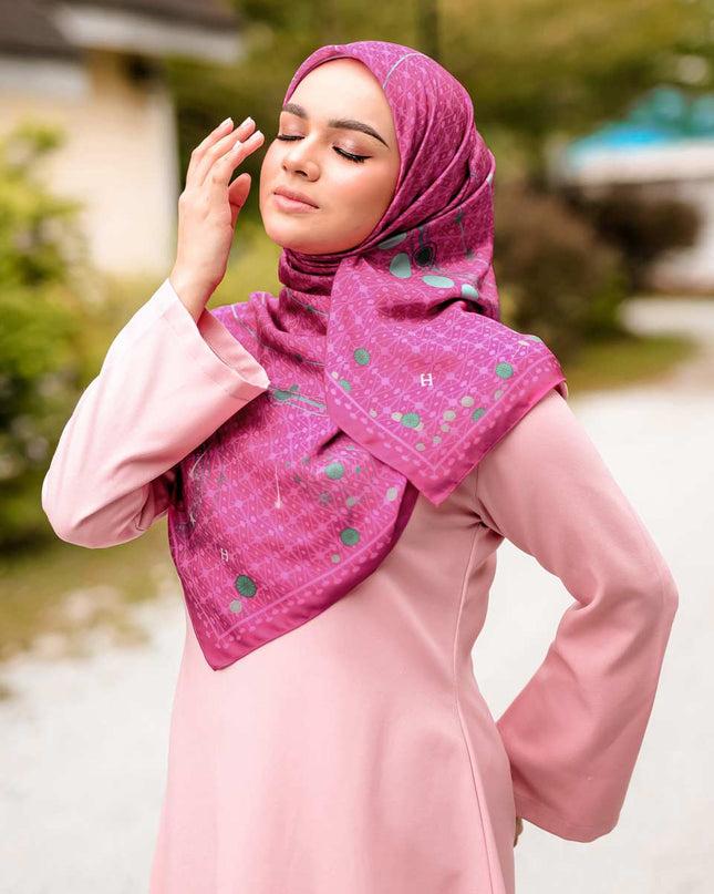 PS-CONSTELLATION MATTE SATIN in KNOCKOUT PINK